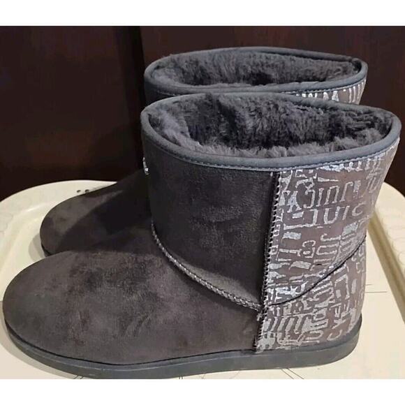 JUICY COUTURE JC-KICKS Gray GRAFFITI WINTER BOOTS WOMENs Sz 10 pull on fur lined - Picture 1 of 6